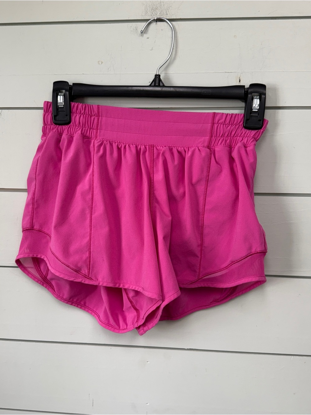 Lululemon hotty hot shorts II long* 4" sonic pink women's size 4